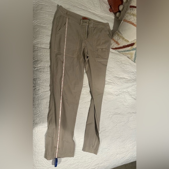 Tommy Bahama women’s cargo style pants - Picture 8 of 10
